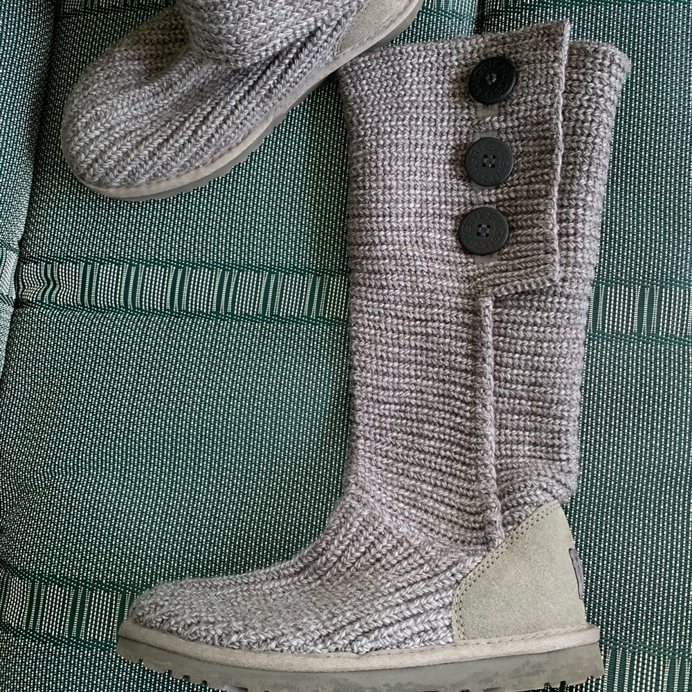AUTHENTIC UGG Australia Gray Knit Boots